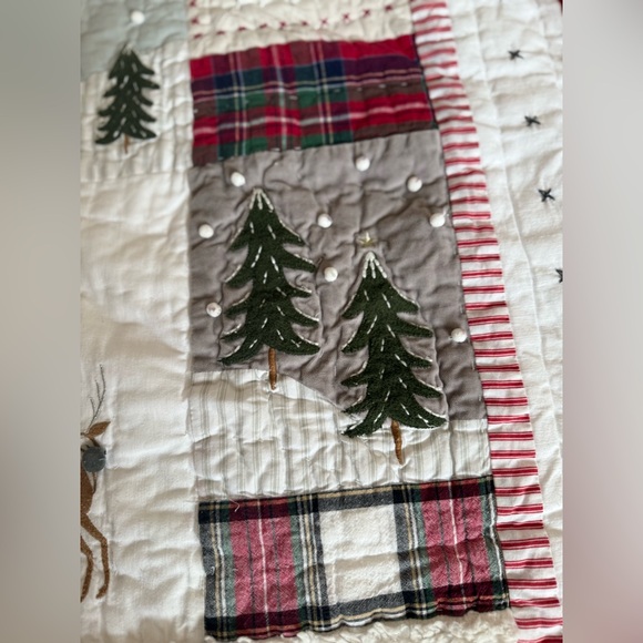 Pottery Barn White Red Quilt Blanket with Santa and Reindeer Crib size - Picture 4 of 13